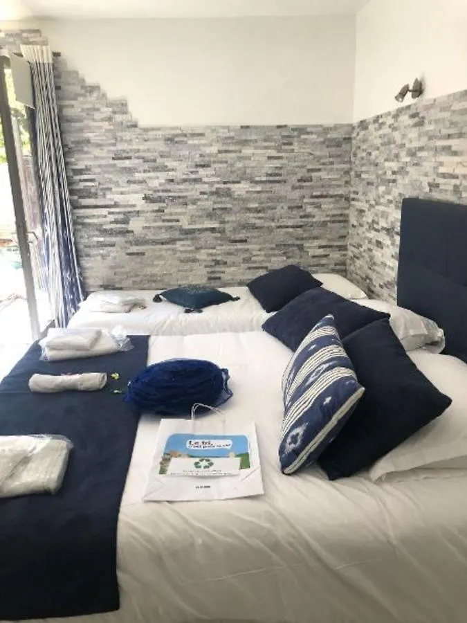 Hotel Les Mimosas 봄레미모사 2*,