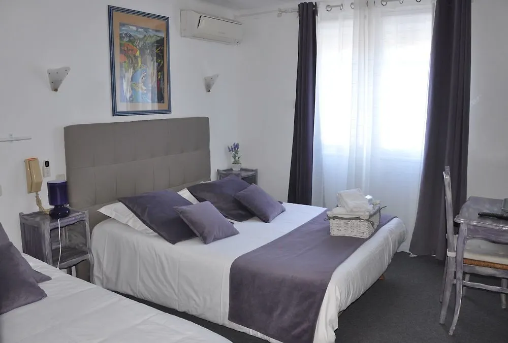 Hotel Les Mimosas Bormes-les-Mimosas 2*,